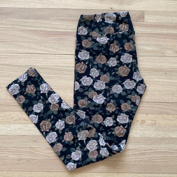 NWOT Aritzia Talula Leggings - Floral Print - Picture 1 of 4
